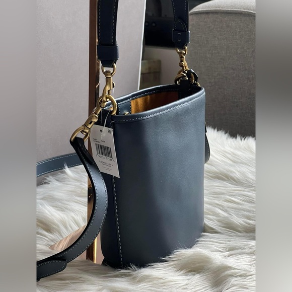 CJ827 - Coach Dakota Bucket Bag 16 - Picture 2 of 13